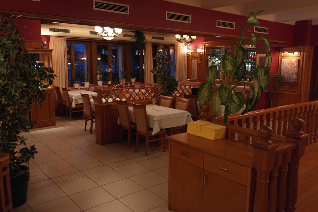 Hotel Jahnhaus Langenfeld  Exterior photo